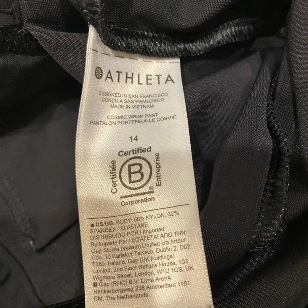 Athleta Cosmic Wrap NWOT Women's Black Culotte Cropped Pants size 14
